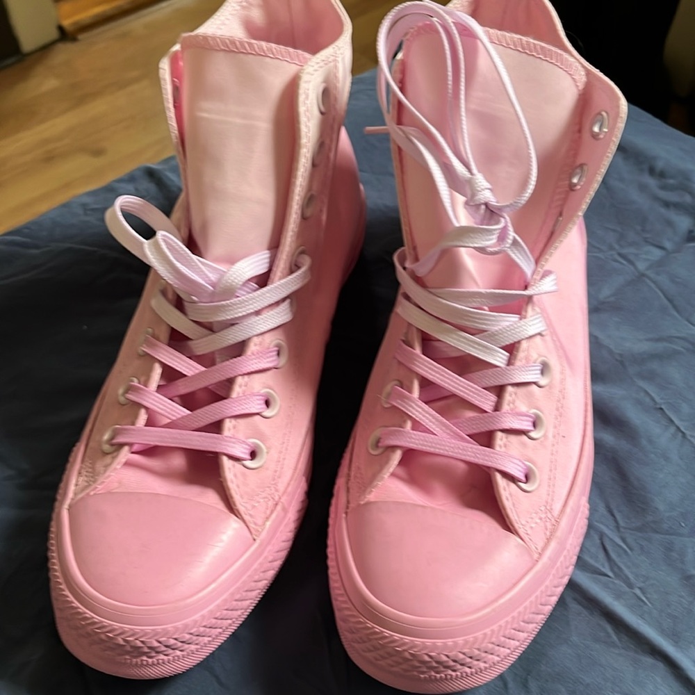 New Gradient Pink Converse Women’s 10